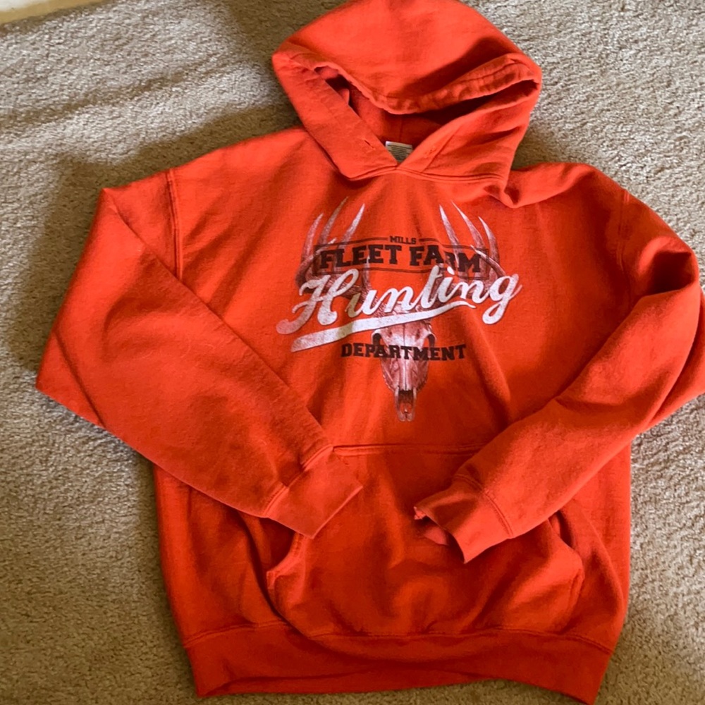 Medium Fleet Farm Hoodie